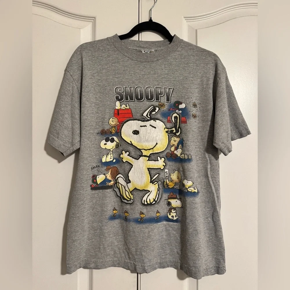 Vintage Men’s Gray Snoopy Graphic T-Shirt
